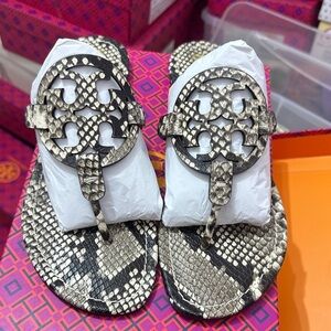 Tory Burch Metallic Snake-Print Logo Thong Sandals - Black & Gold